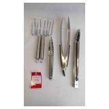 4 Kitchen Utensils - Tongs & Turkey Lifters