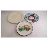 3 Festive Holiday & Solid Colored Ceramic Plates