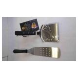 2 Kitchen Utensils - Smashed Burger Spatula &