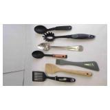 7 Kitchen Utensils - Solid & Slotted Spatulas,