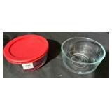 2 Anchor Hocking 2 cup bowls with one lid