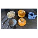 Star paper weight, 3 cereal bowls, 1 qt. pan