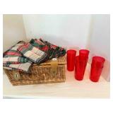 Picnic Set-8 Plastic Glasses, 8 napkins, table Clo