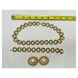 Chunky Gold tone double circle link necklace & Bra