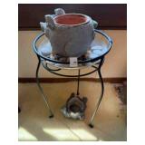 metal flower pot holder wit pig pot