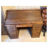 nice wood roll top desck with key;