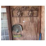WESTERN HANGING RACK, JOHN DEERE WELCOME SIGN