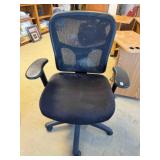 BLACK OFFICE CHAIR
