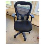 BLACK OFFICE CHAIR
