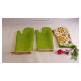 2 Silicone Oven Mitts - Sunburst Oven Mit With A