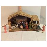 Stable & 17 piece Nativity scene