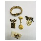 5 Gold tone Heart Vintage Jewelry-Stretch Heart