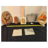 5 wall hangings, 2 mirrors