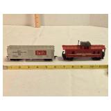 2 Tyco RR model  cars, HO scale, Caboose & box car