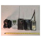 2 AM/FM radios, Walkie-talkie, VefasSeven game