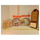 2 wreaths, notepad, curio cabinet