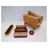 Shoe Shine Box w/4 Brushes