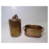 Vintage Brass Round Lidded Container Frog Finial