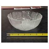 Vintage Arcoroc Fleur clear pressed glass bowl