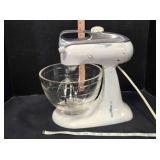 KitchenAid Model 4-C blender w/bowl, 1 beater
