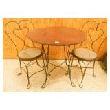 Wrought Iron Ice Cream Table w/2 chairs