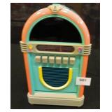 Juke Box Radio w/cassette, 7" x 11" plastic case