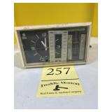 Vintage General Electric AM FM radio clock works
