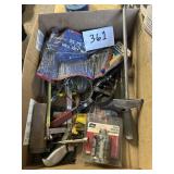 Torque wrench, red dreamer, screws, X keys and