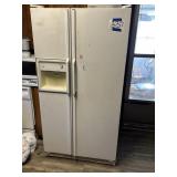 Side-by-side refrigerator GE