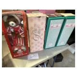 Four dolls never taken out of the box, Mother