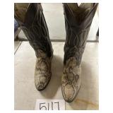 Menï¿½s cowboy boots size 9