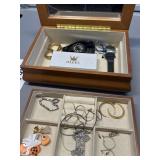 Jewelry box and jewelry