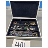 Jewelry box and jewelry