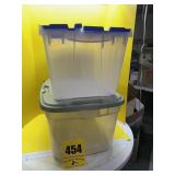 2 clear totes