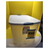 66 qt storage tote with lid lid does have small