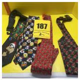 Christmas time Daffy duck Bugs Bunny Tweety bird