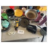 Table deal of miscellaneous kitchenware