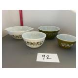 Pyrex nesting bowls crazy Daisy pattern