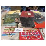 Vinyl records, including Jim Reeves and others