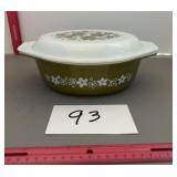 Vintage Pyrex crazy Daisy casserole dish with lid