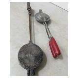2 vintage pie molds made in the USA