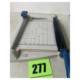 Paper cutter