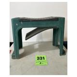 Knee bench
