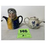 2 teapots