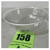 Pyrex swirl mixing bowl