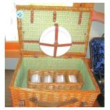 Picnic Basket w/4 Piece Set