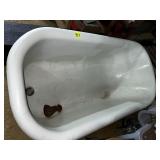 Cast Iron Bath Tub w/Claw Feet Cast Iron Bath Tub w/Claw Feet