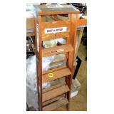 5 Foot Wooden Step Ladder 5 Foot Wooden Step Ladder