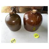 (2) Brown Jugs (2) Brown Jugs