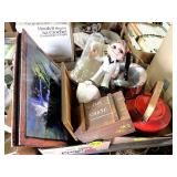 (2) Boxes Decor & (2) Tea Pots (2) Boxes Decor & (2) Tea Pots